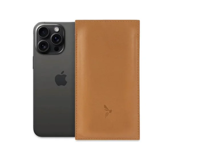 Pochette iPhone 16 Pro Max en cuir gold – PM-045-01 Sans personnalisation - Vins Rouges Harmonieux pour Chaque Occasion Accessoires en cuir, made in France
